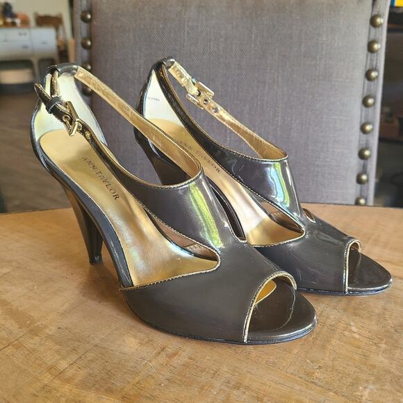 Ann Taylor‎ Julia T-Strap Sandal Sable Heel in Metallic Size 7 Pumps - Picture 1 of 8